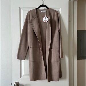 Long cardigan sweater with pockets